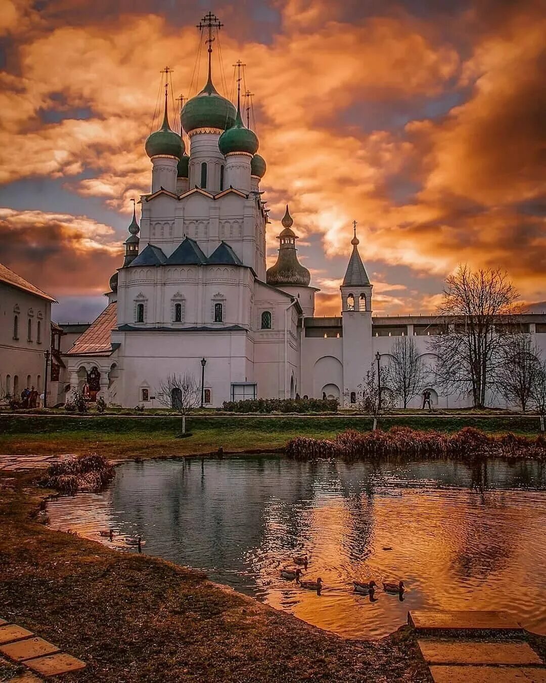 Ростов лучшее великий. Ярославль Кремль. Ярославский Кремль Ярославль. Ростовский Кремль (музей-заповедник). Ростов Великий.