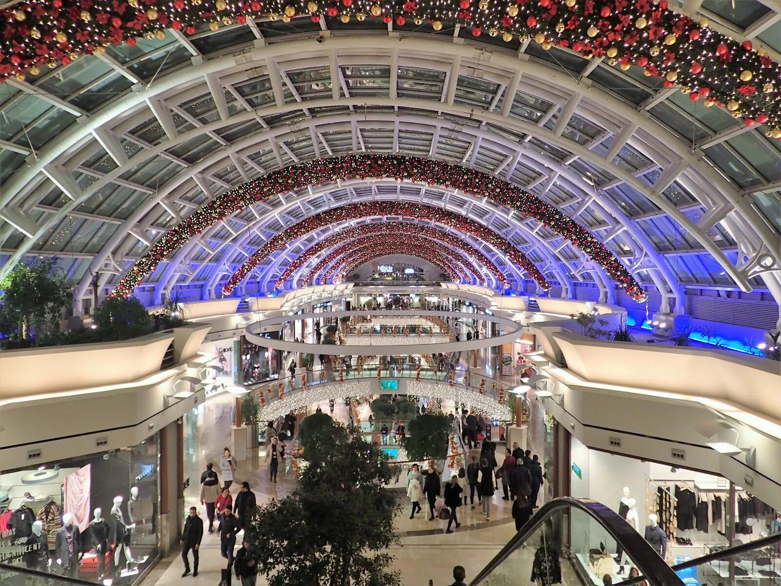 Самый центр стамбула. Cevahir торговый центр в стамбуле. Торговые центры стамбула. Торговый центр стамбула canyon. Торговый центр kozzy стамбул.