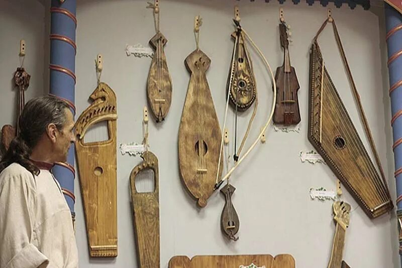 народные инструменты руси. гусли новгород xii век. духовые народные инструменты. славянские музыкальные инструменты. славянские народные духовые инструменты.