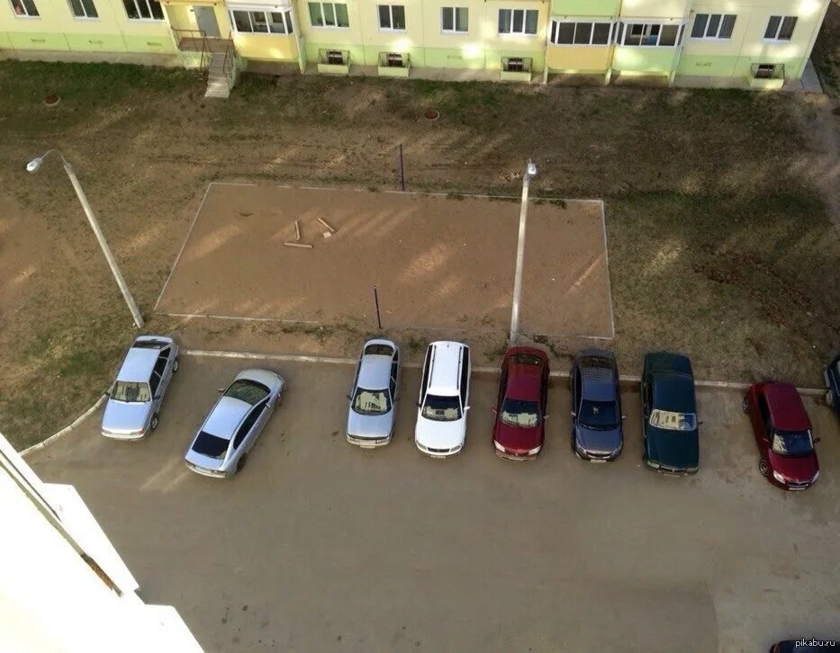 Заперли на парковке. Заперли на парковке. Автомобиль заперли на парковке. Заперли на парковке. Заперли на парковке.