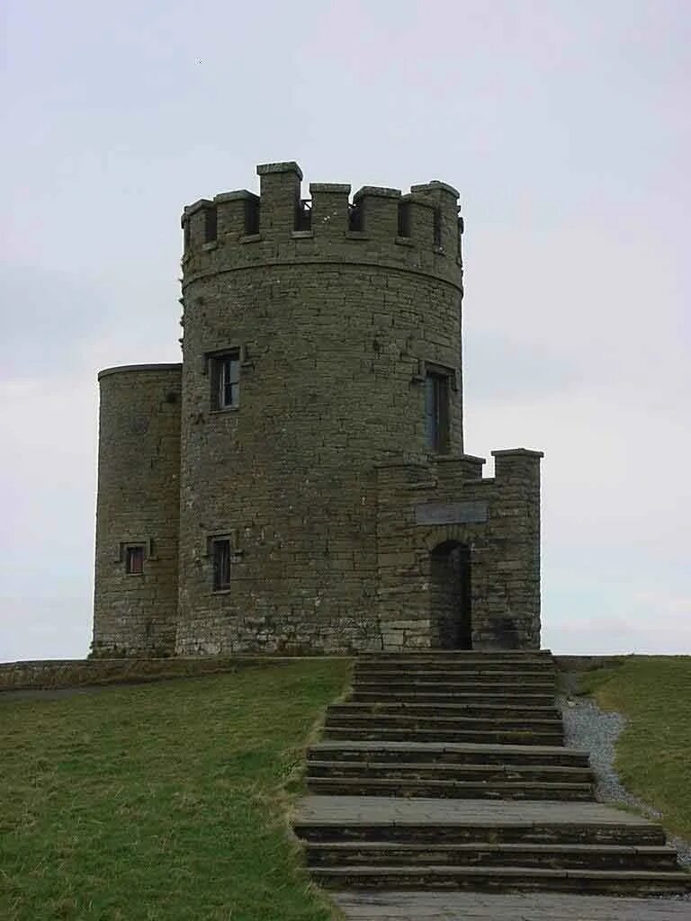 Окрестности замка. О Брайен башня. Башня пулэйкерри Ирландия. Графство луг Ирландия башня Магдаленв.