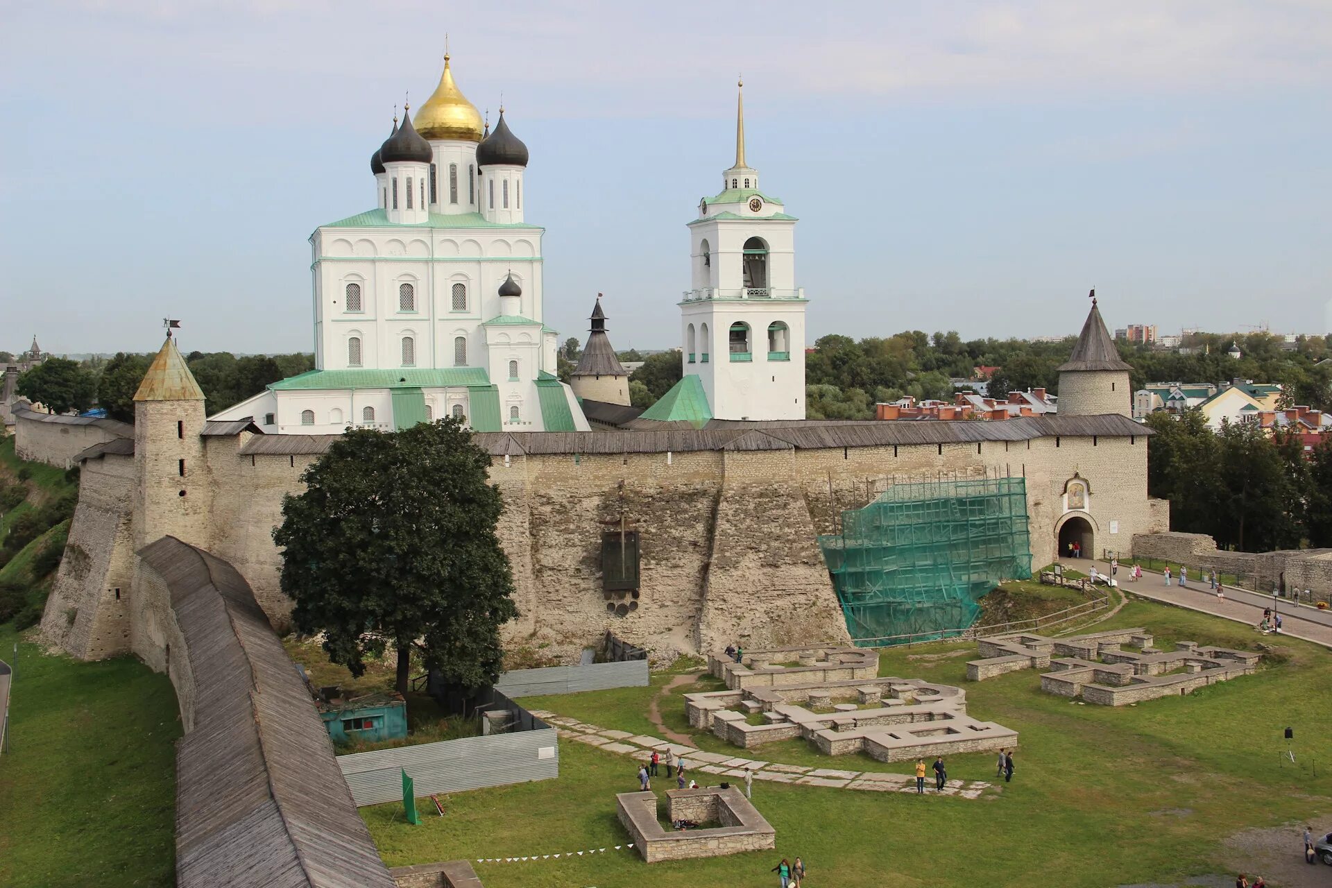 Группа город псков. Псковский Кремль Псков. Псков Кремль сверху.