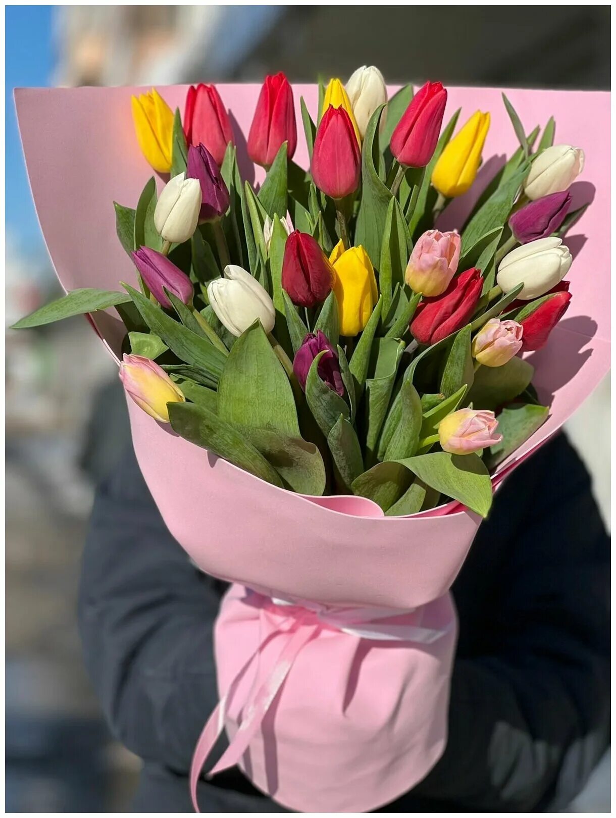 авторский букет с тюльпанами.