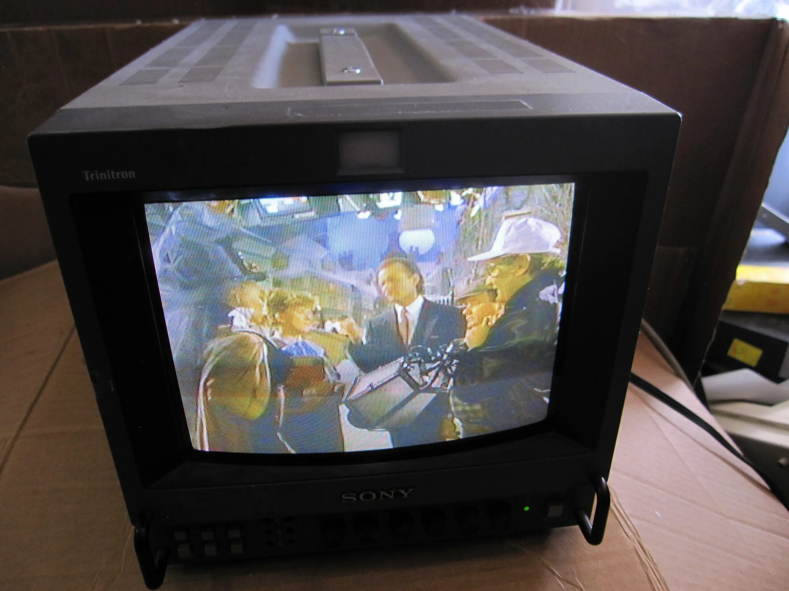 Ремонт телевизора sony trinitron. Sony Trinitron PVM. Sony Trinitron PVM-4300u. Sony Trinitron 14 дюймов. Sony Trinitron 17.