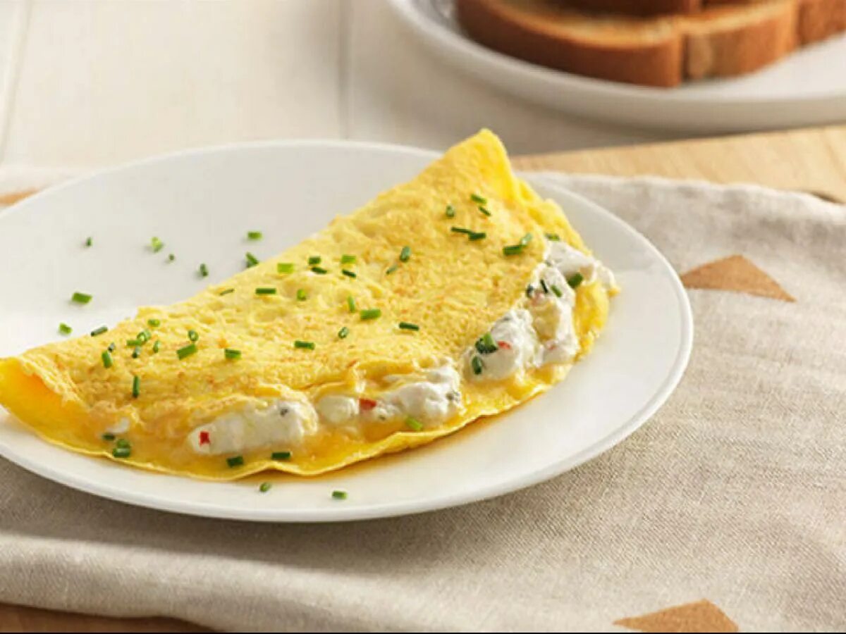 Яичный омлет. Cheese omelette. Омлет с сыром. Омлет с ветчиной и помидорами. Cheese omelette.