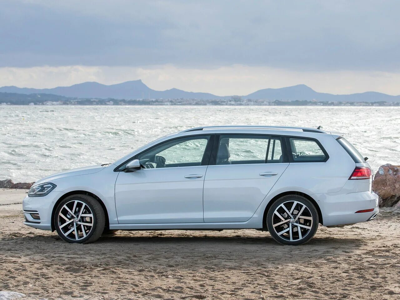 Фольксваген гольф вариант универсал. Vw golf variant 2009. Vw golf 7 variant. Volkswagen golf 7 универсал. 2014 volkswagen golf wagon.