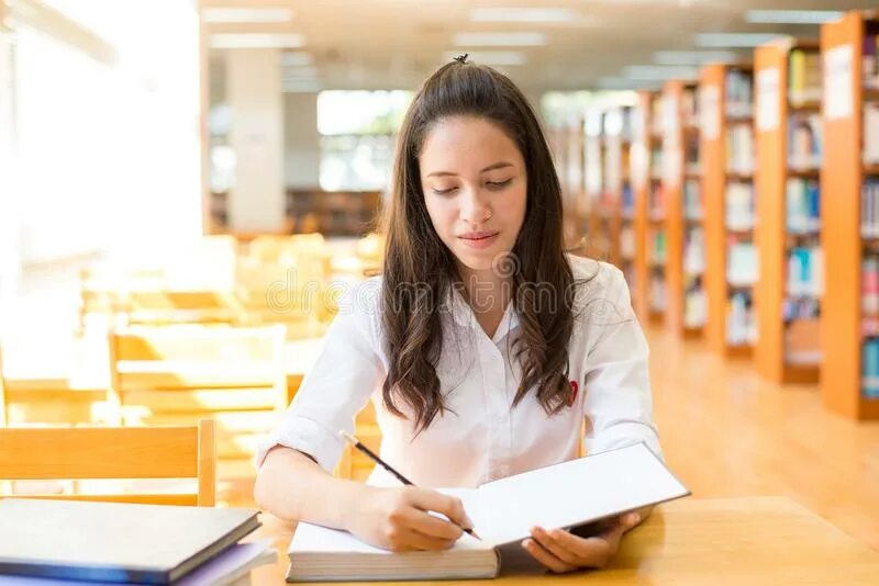 Ученица колледжа. Ученица колледжа. Девочка в техникуме красивая. Ученица колледжа. Ученики колледжа.