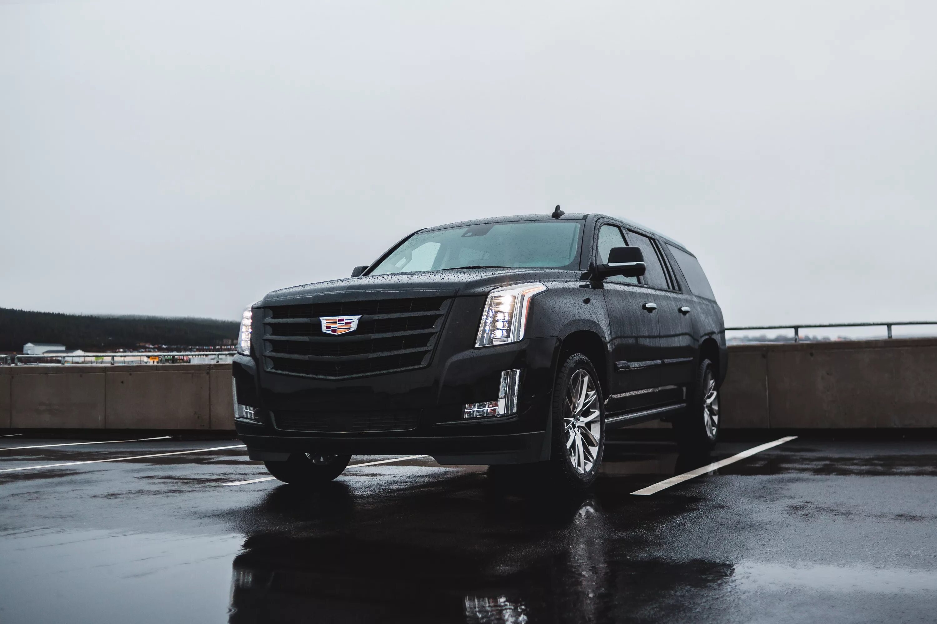 Едет черный кадиллак. Кадиллак Эскалейд 4. Кадиллак Эскалейд Cadillac Escalade. Кадиллак Эскалейд Моргенштерн. Кадиллак Эскалейд черный.