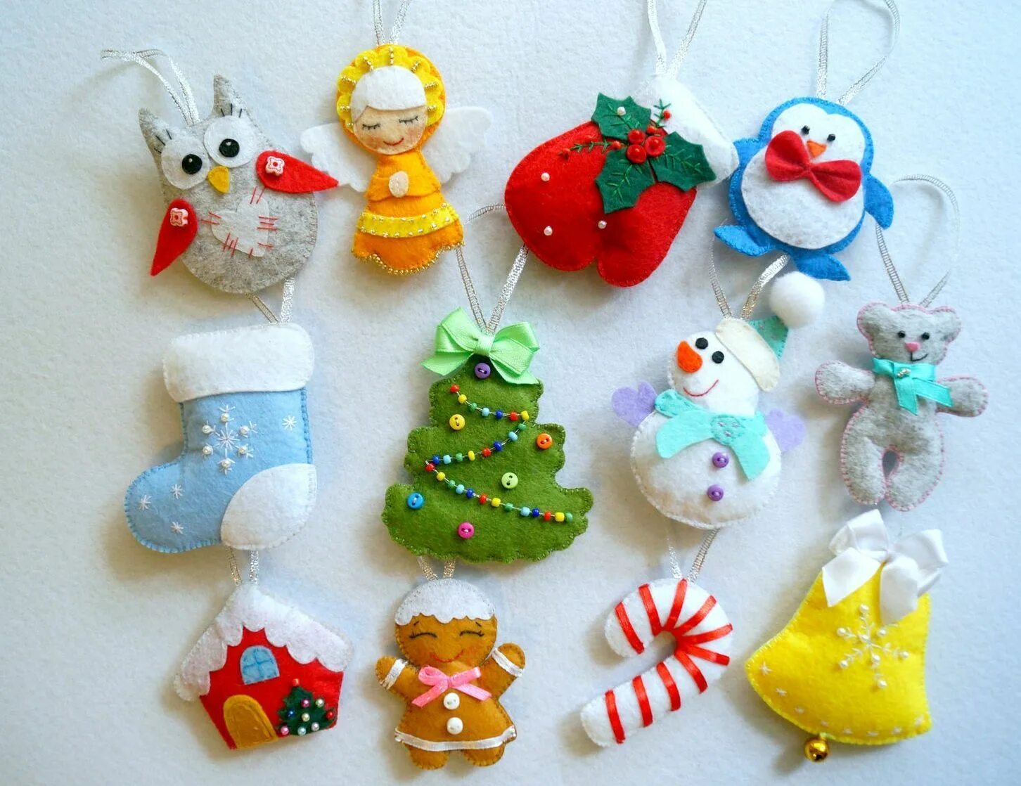 елочные игрушки из бумаги. новогодние игрушки детскими руками. новогодние поделки. объемная игрушка на елку. новогодние игрушки детскими руками.