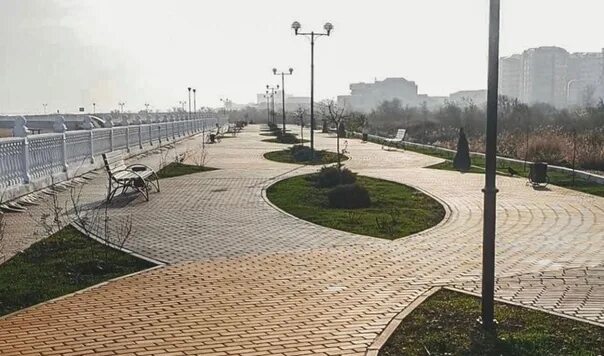 Махачкала набережная каспийского моря. Дербент набережная море. Дагестан махачкала каспийск. Город каспийск набережная. Каспийск набережная.