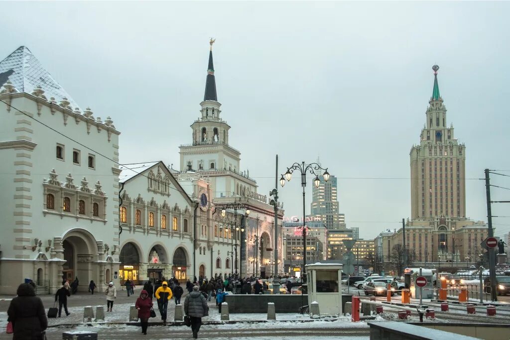 Площадь 3 вокзалов в Москве. Москва три вокзала Комсомольская площадь. Казанский вокзал площадь трех вокзалов. Три вокзала Казанский Ленинградский Ярославский. Московские 3 вокзала