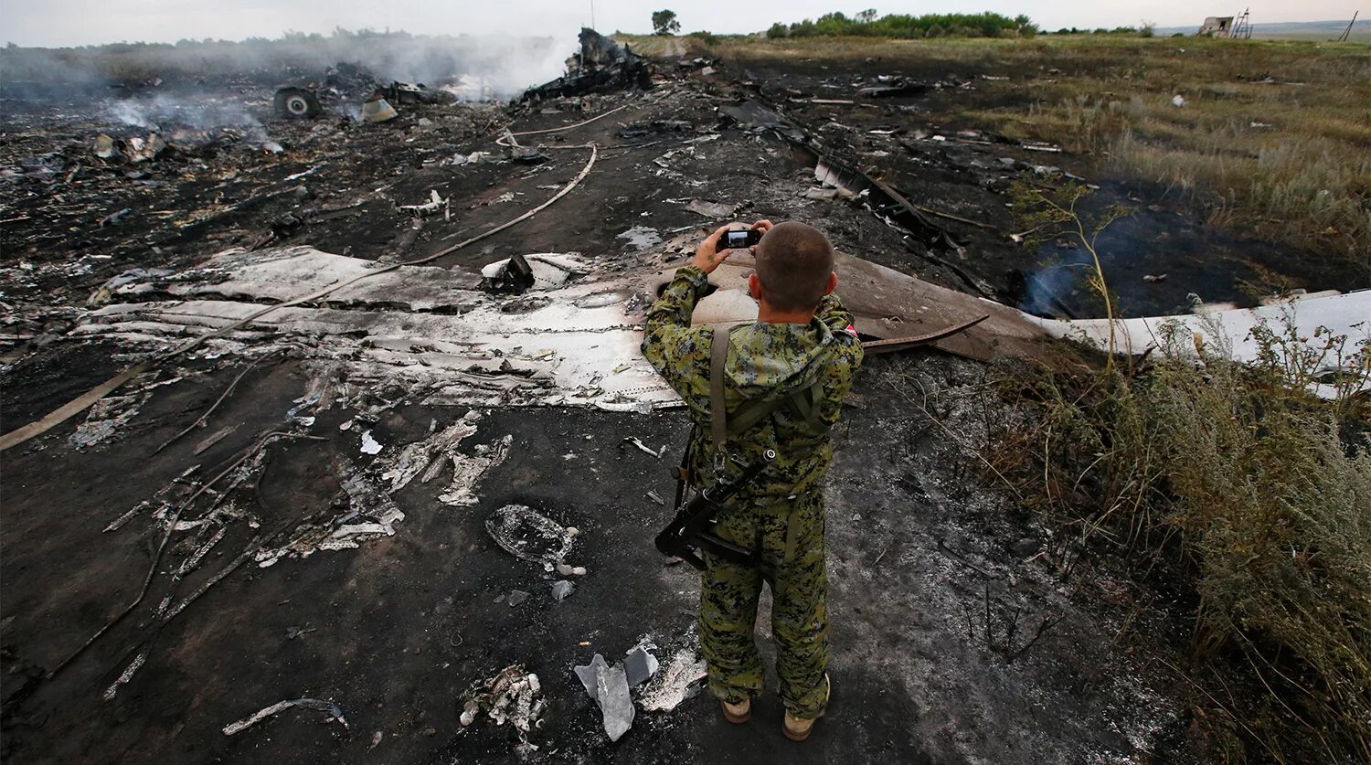 Боевые действия 2014 года. Крушение боинга 777 над донбассом 2014. крушение боинга в донбассе 2014. боинг 777 крушение донецк.