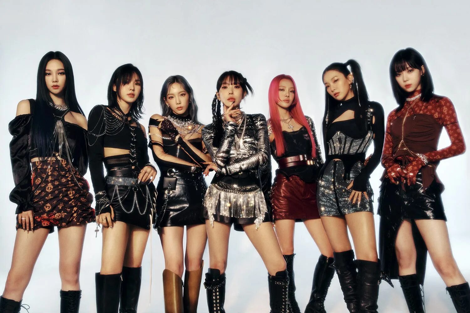 Топ самых популярных к поп групп 2025. Группа kpop sm. boa группа британская. аеспа группа карина. k-pop группа санти герлс.