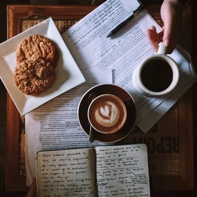 Утро называться. Утренние страницы. Учеба и кофе. Дневник и кофе. Кофе утро учеба.