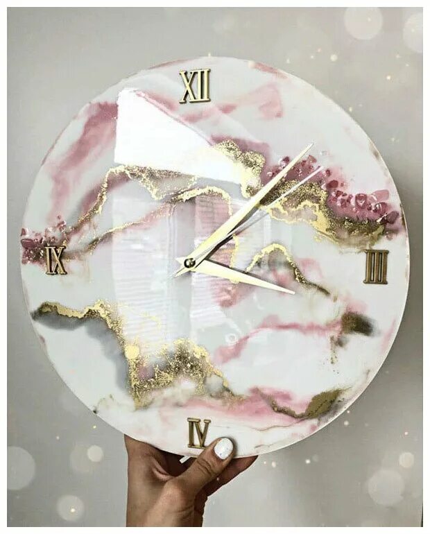 часы из дерева и эпоксидной смолы настенные. часы из смолы. эпоксидная смола часы настенные. часы из смолы. круглые часы из эпоксидной смолы.