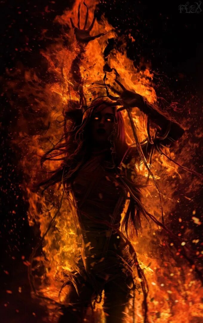 Женщина в огне книга. Огонь ведьмы. Огненный демон девушка. Огненная ведьма. Огненные демоны женщины.