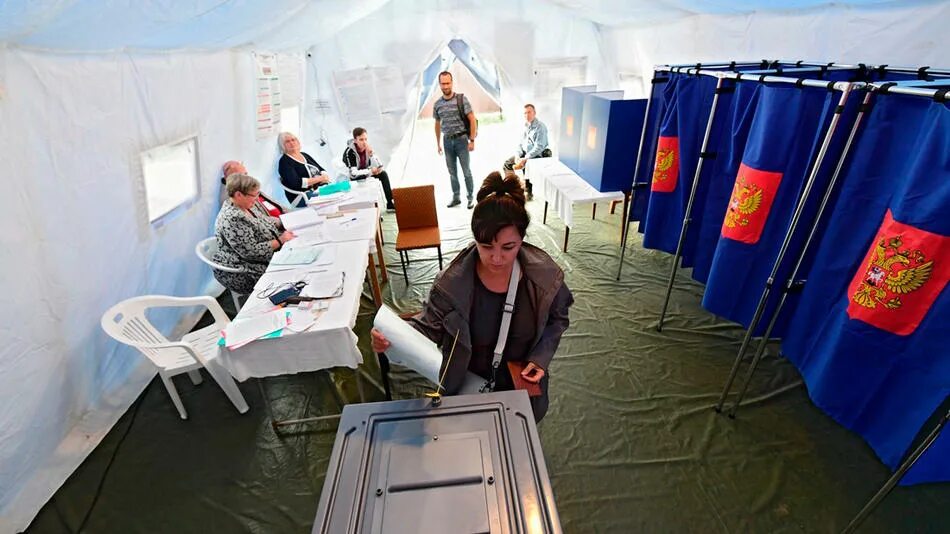 Сегодня первый день голосования. Палатки для голосования. Кабина для голосования. Шатер для голосования. Кабинки для голосования на выборах.