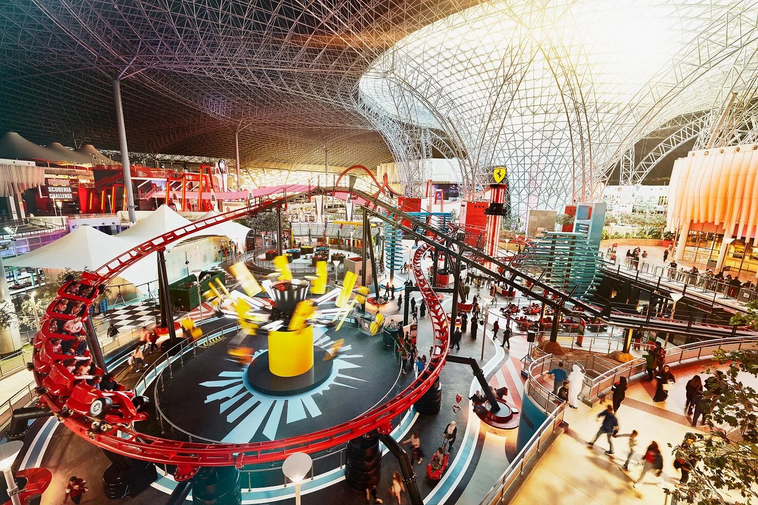 Что входит в развлечения. Ferrari World Абу-Даби. Феррари парк Абу Даби. Феррари парк Абу Даби аттракционы. Ferrari World Абу-Даби аттракционы.