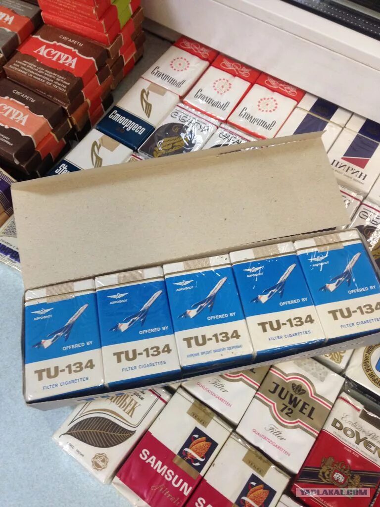Сигареты ту 134 купить. Блок сигарет. Блок советских сигарет. Сигареты tu-134 блок. Коробка с БЛОКАМИ сигарет.