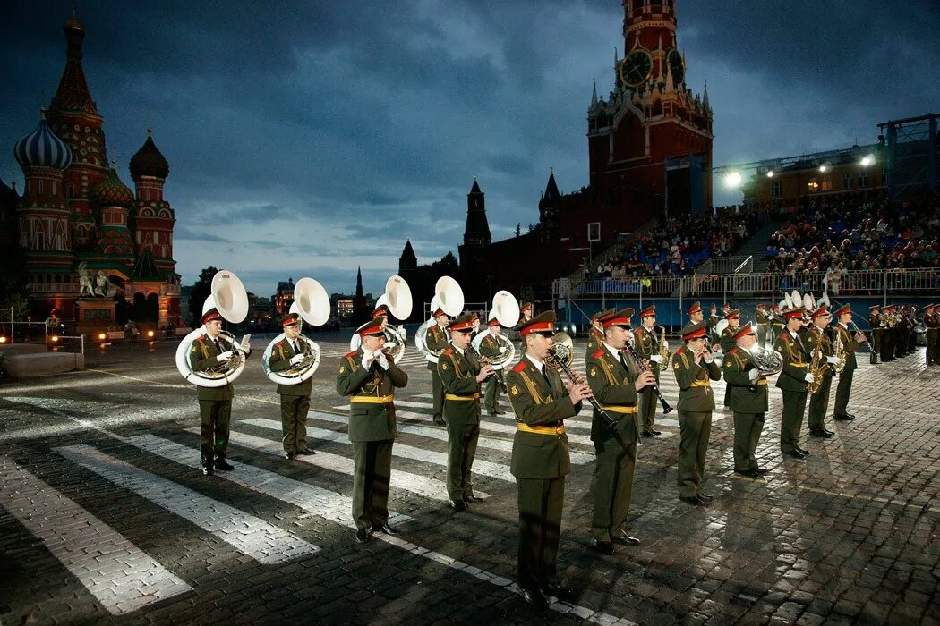 Танец на 9 мая под песню встанем. Военно музыкальный фестиваль Спасская башня. Спасская башня фестиваль военных оркестров. Духовой оркестр фестиваль Спасская башня. Международный военно музыкальный фестиваль Спасская башня 2022.