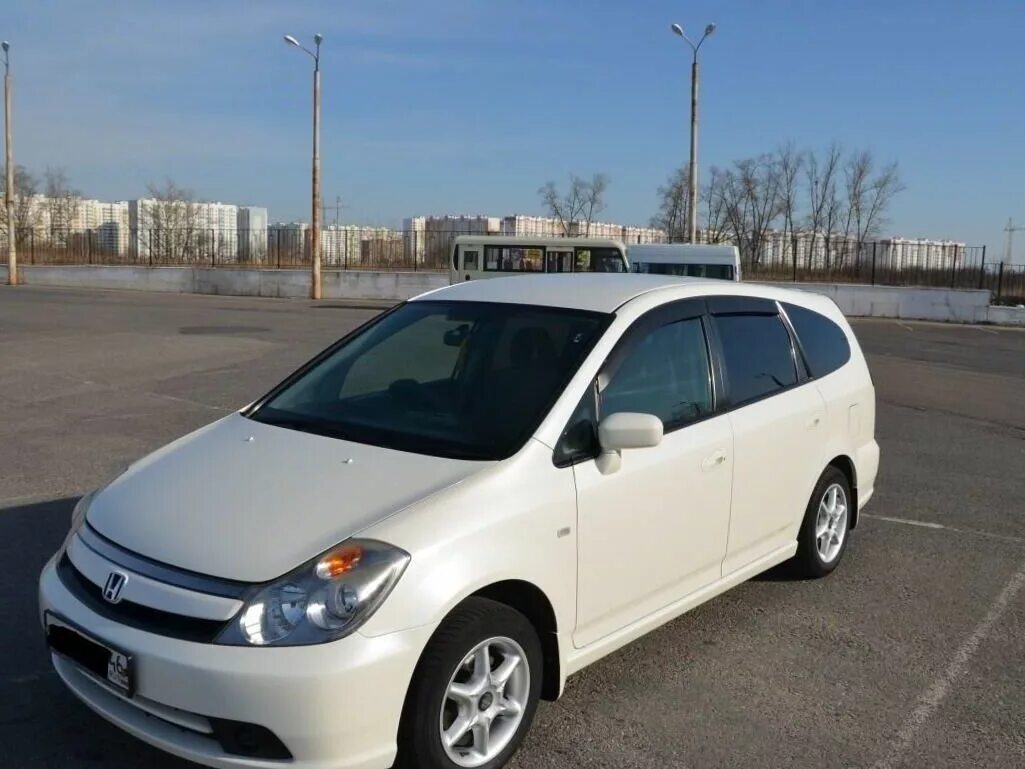 Купить хонда стрим в новосибирске. Honda Stream 2004. Хонда стрим 2001 1.7 белый. Honda Stream 2001 1.7. Хонда стрим 2005 белая.