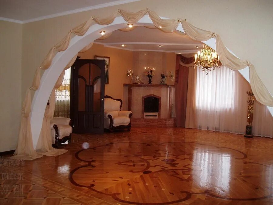 Декоративные арки из гипсокартона. Фигурные перегородки. Красивые арки для зала. Красивые арки. Интерьер комнаты с аркой.