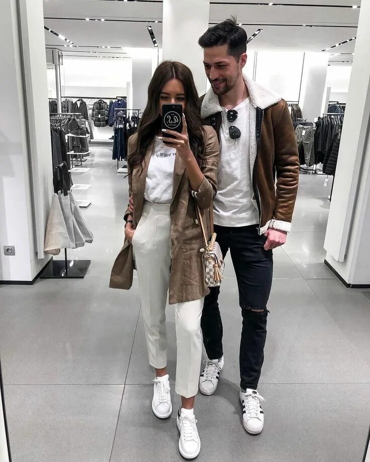 Стильно одетая пара. Счастливая богатая пара. Красивая девушка с парнем. Красивая пара. Стильные образы для пары.