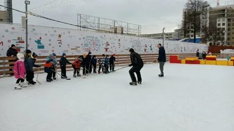 Имя какого хоккеиста носит каток академика лисицына