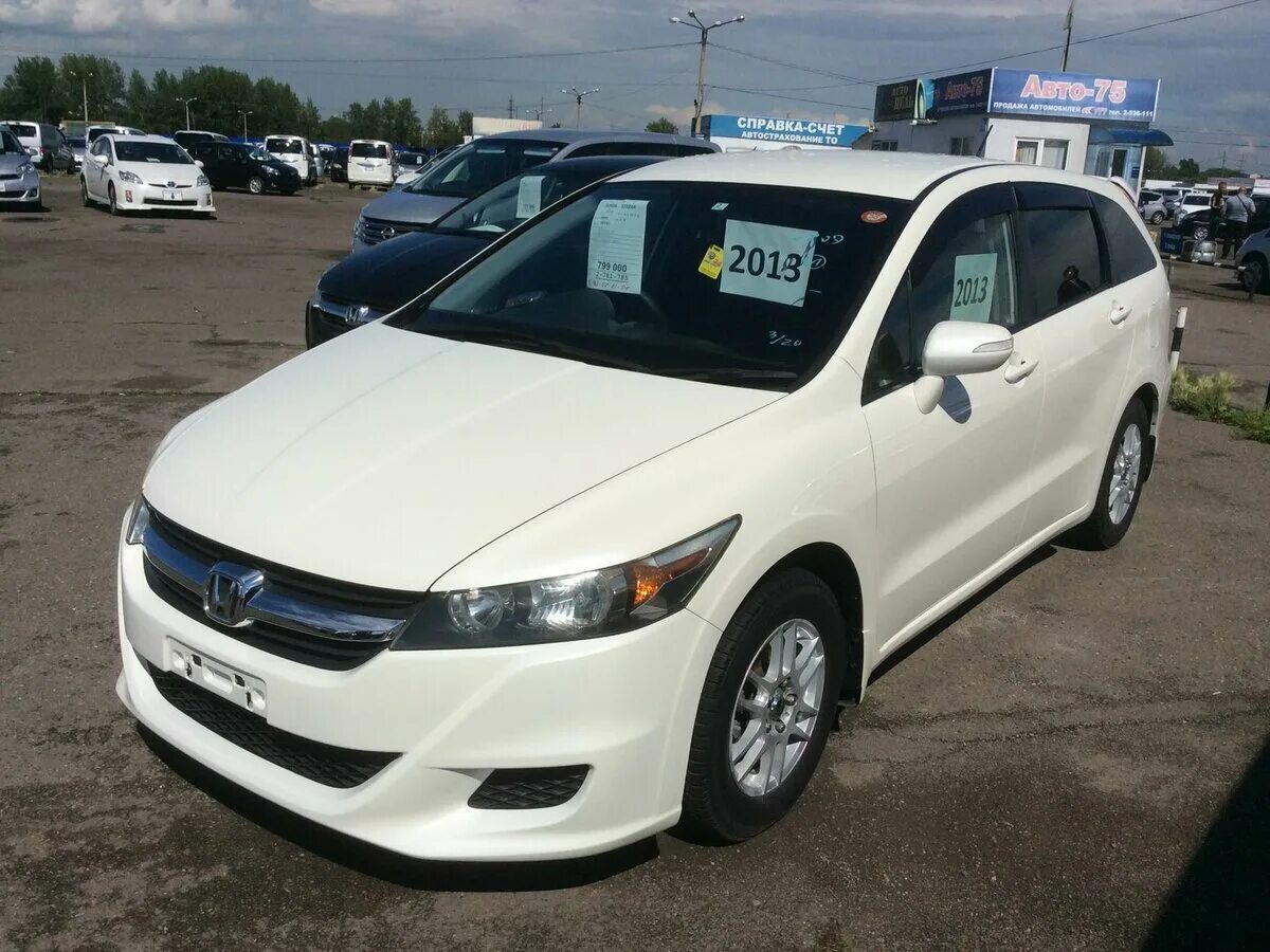 Купить хонда стрим в красноярском. Honda Stream rsz 2013. Хонда стрим 2 Рестайлинг. Honda Stream 1.8 at, 2013. Хонда стрим 2 Рестайлинг белая.