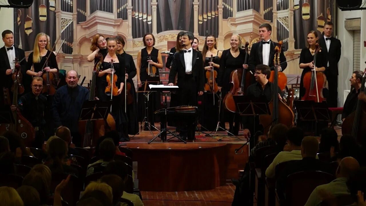 Маленький оркестр концерты. Камерный оркестр Bach Екатеринбург. Оркестр Баха Екатеринбурга. Камерный оркестр Бах. Камерный оркестр в-а-с-н.