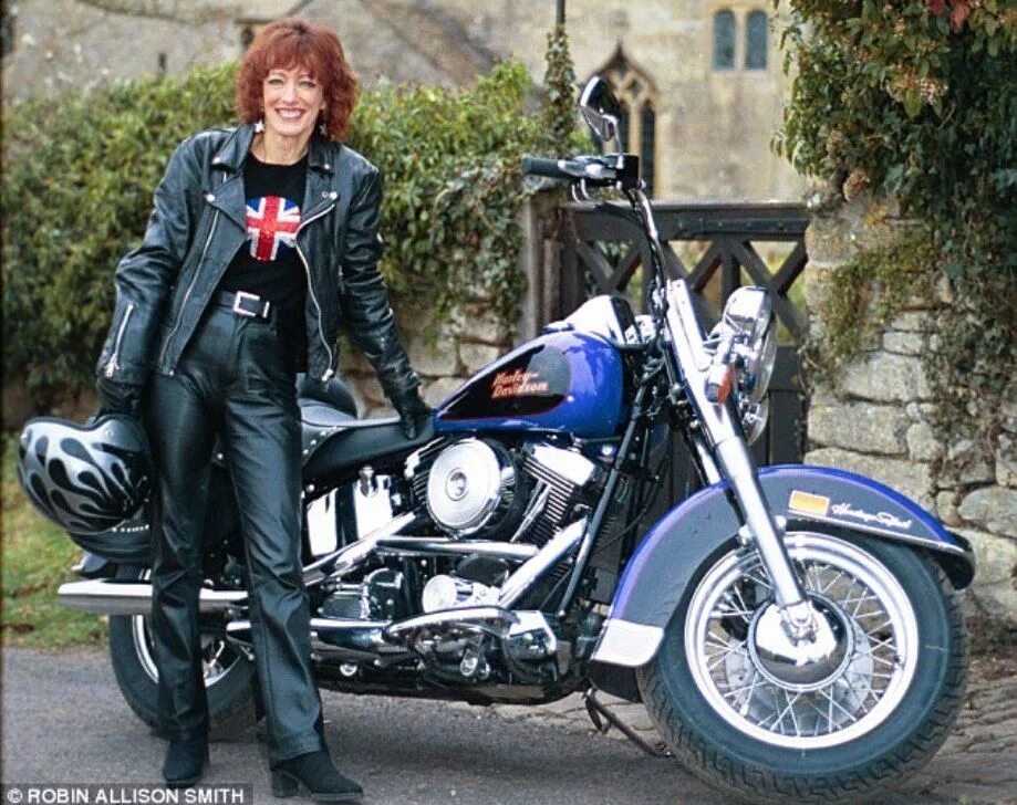Жена байкера. Подружка байкера. Жена мотоциклиста. Женщины байкеры во Франции.