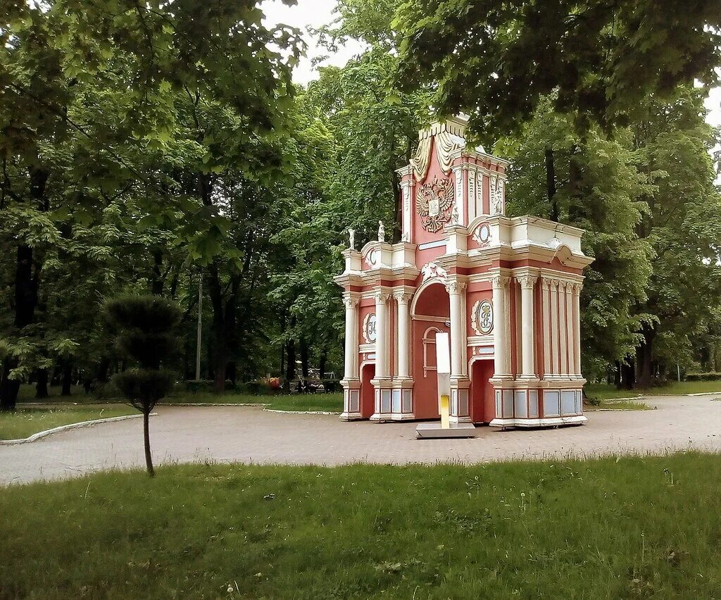 Парк лефортово в москве. Лемана лефортово. Лемана лефортово. Лемана лефортово. Лефортовский парк липовая аллея.