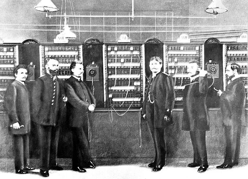 В 1882 был создан. Телефонная станция в нью-хейвен. первая телефонная станция в санкт-петербурге 1882. первая телефонная станция в нью-хейвен. первая телефонная станция 1878.