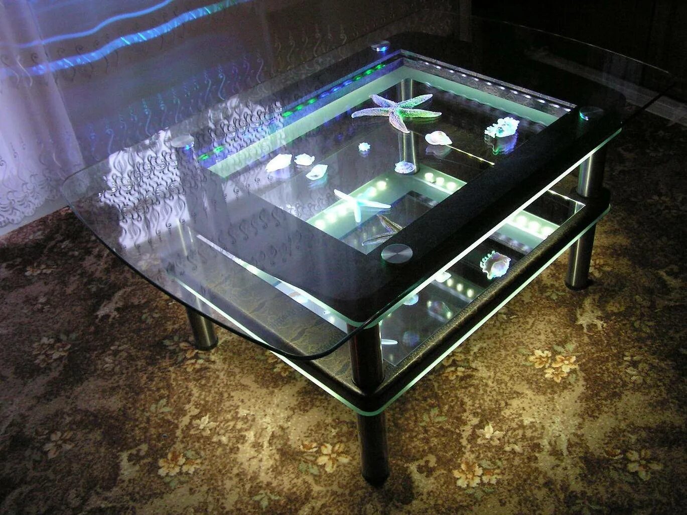 Стеклянные полы из триплекса. Витрина 537 dana пекан. Шкаф витринный стеклянный. Диорама под стеклом на столе. Стеклопакеты из триплекса.