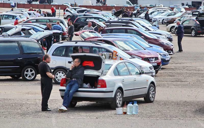 Продажа автомобиля перекупам. Перекупщик авто. Перекуп машин. Перекупщики автомобилей б/у. Авторынок перекуп.