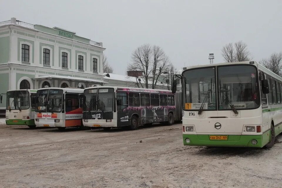 Паз псков. 23. Автобусы псков маз 103. Опочецкий филиал псковпассажиравтотранс. Автобус санкт-петербург.