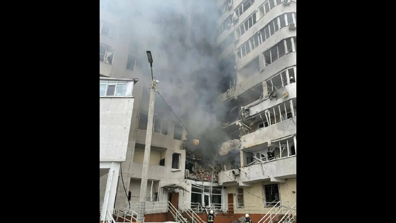 Новости удары по одессе. Порт в одессе уничтожен. Одесса жк тирас ракета. Порт одессы пожар. Новости удары по одессе.