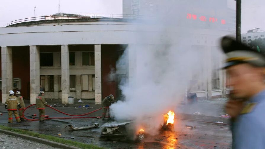 31 августа 2010. Август 2004 теракт метро Рижская. Взрыв у станции метро «Рижская» 31 августа 2004 года. Взрыв метро Рижская в Москве 2004. Теракт 31 августа 2004 на Рижской.