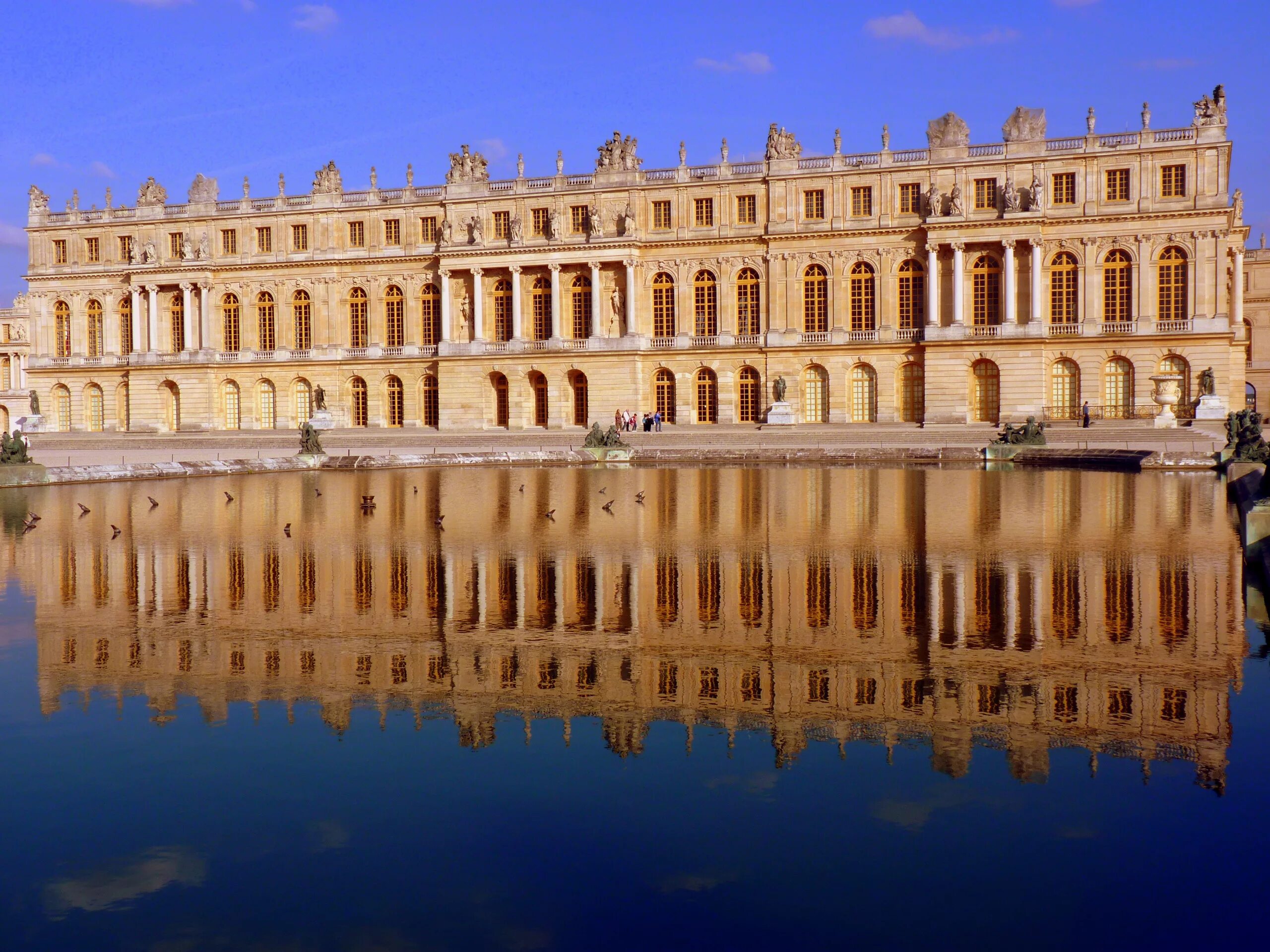 Chateau versailles. Шато Версаль. Версальский дворец. Версаль архитектурный стиль. Версальский дворец фасад.