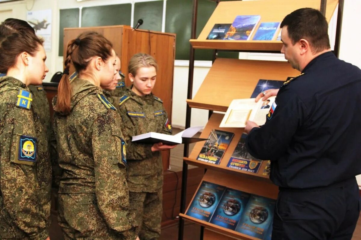 Курсанты КВВАУЛ. Краснодарское училище Министерства обороны. Русское географическое общество и Министерство обороны. Краснодарское высшее военное училище летчиков.