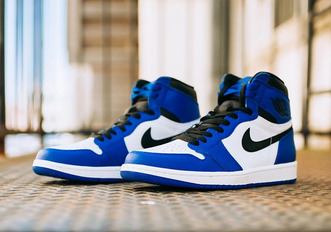 Игра один синий. Nike Air Jordan 1 Royal. Nike Air Jordan 1 Royal Blue. Nike Air Jordan 1 Low Royal Blue. Nike Air Jordan Royal Blue.