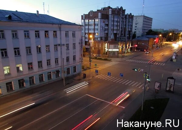 Дтп сегодня в кургане на куйбышева. Ночной курган. Курган улица тень фото. Курган ночью улица ленина. Курган вечером новости.