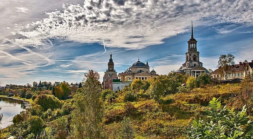 Торжок набережная тверцы. Парк кирова торжок. Торжок. Тверца торжок. Торжок вознесенская каменная церковь.