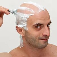 Обратное мытьё волос: процедура, которая обещает преобразить пряди