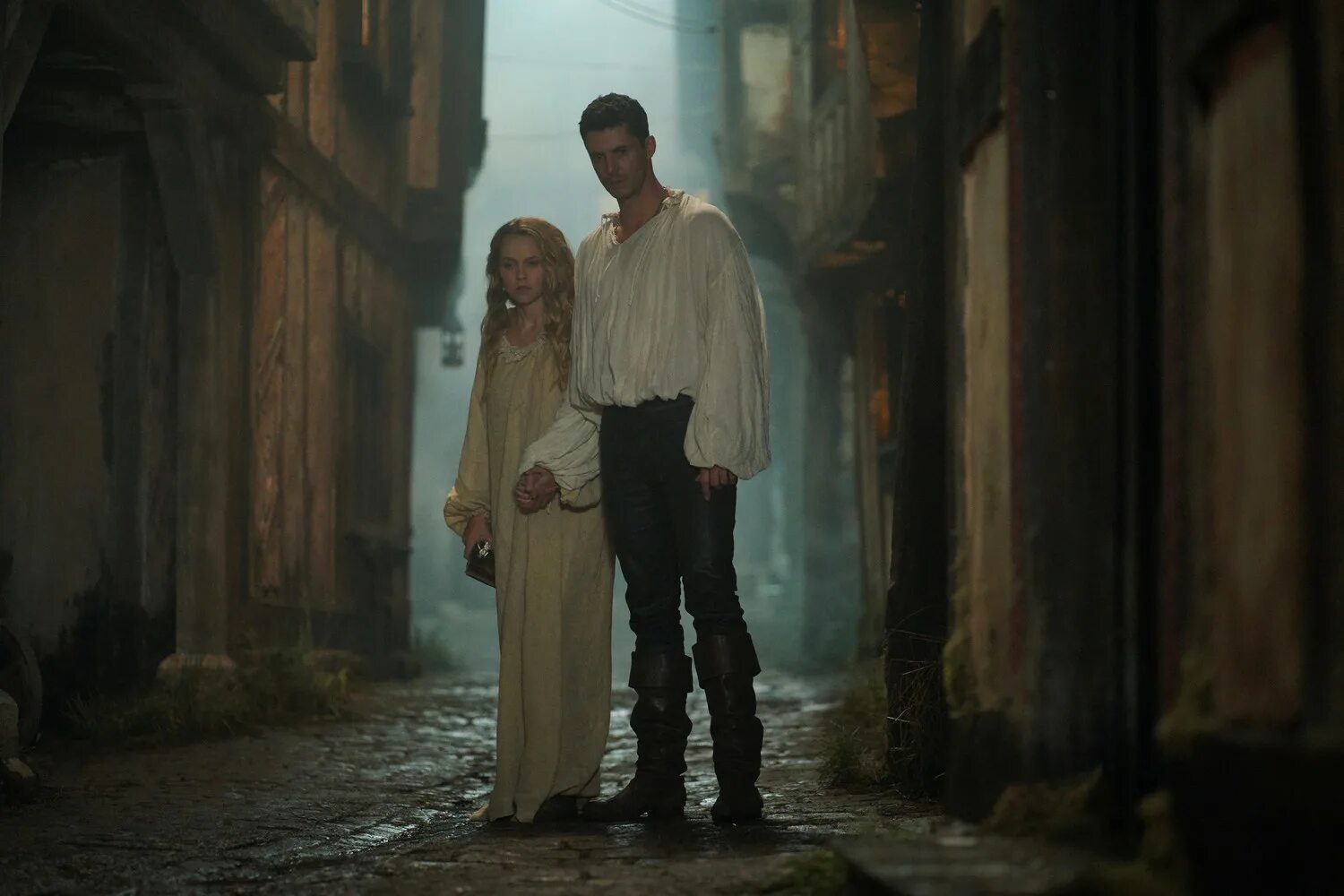 тереза палмер и метью гуд. стивен кри чужестранка. тереза палмер открытие ведьм 2 сезон. ведьм тереза палмер. открытие ведьм сериал мэттью.