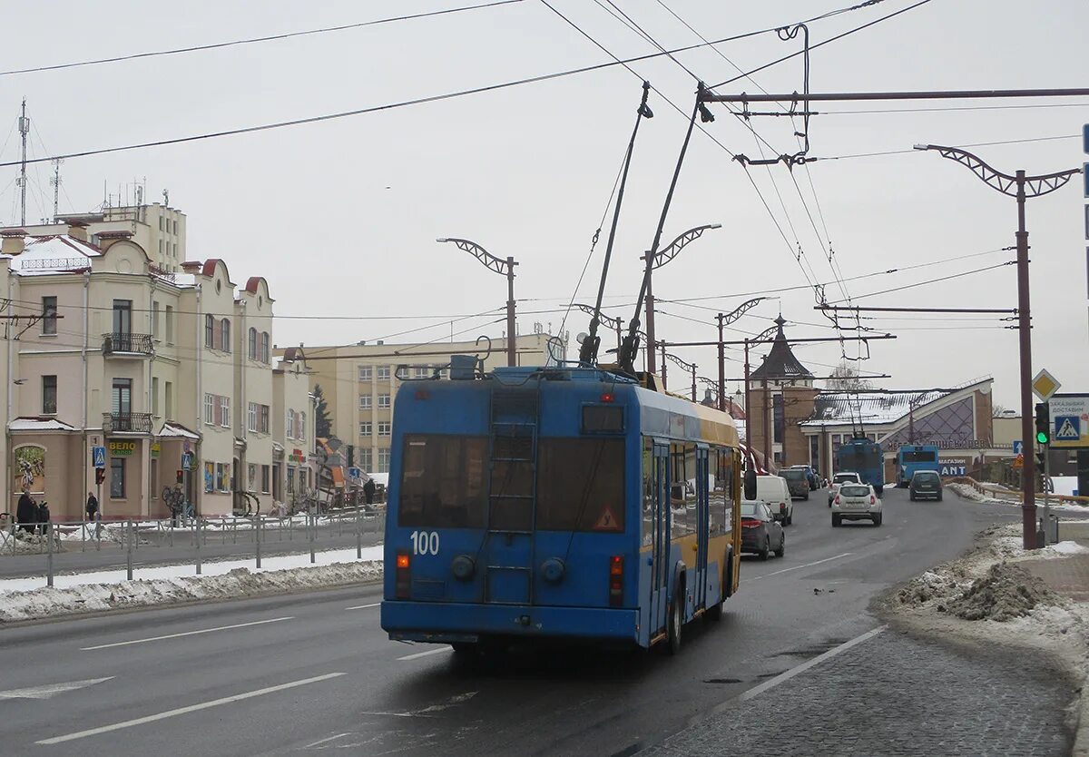 Трамвайные пути. Троллейбус. Трамвай и троллейбус. Таганрогский трамвай.