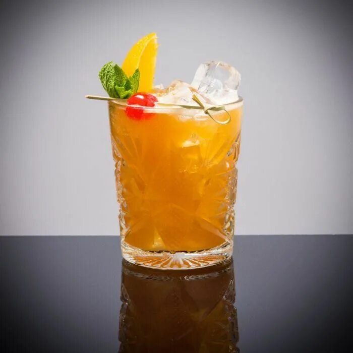 Mai tai cocktail. Сицилия коктейль тай. Май тай iba. Коктейль на белом фоне. Май тай inshaker коктейль.