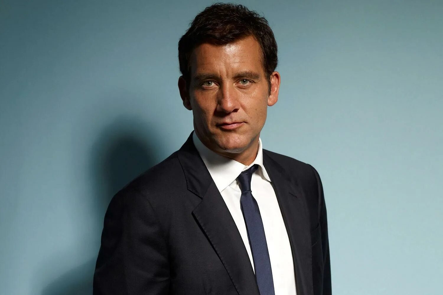 Клайв оуэн в 2000. Клайв оуэн актер. Clive owen 2022. Клайв оуэн. Клайв оуэн в молодости.