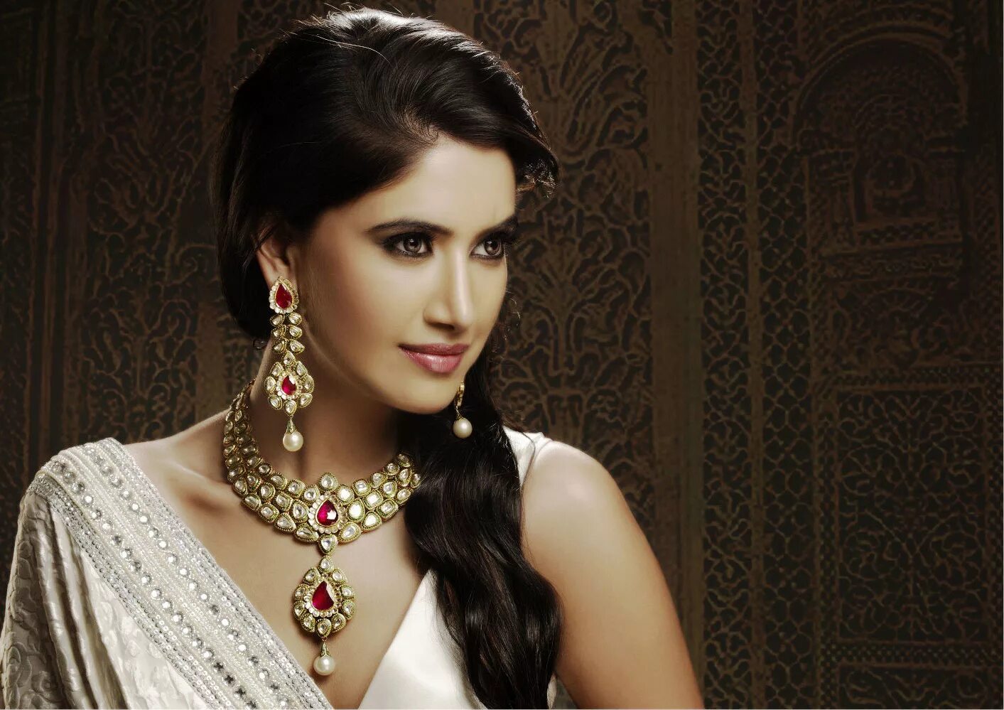 Latest sets. бижутерия на белом фоне. Dubai indian traditional jewelry. Jewelry items. украшение колье хайдарабада.