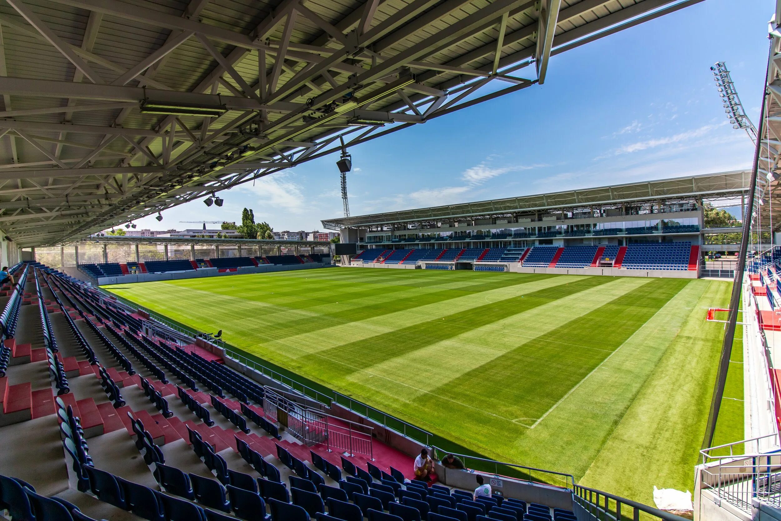 База стадион. Illovszky Rudolf Stadion. Шнабельхольц стадион. Стадион красный треугольник. Стадион «красный Спортинтерн».